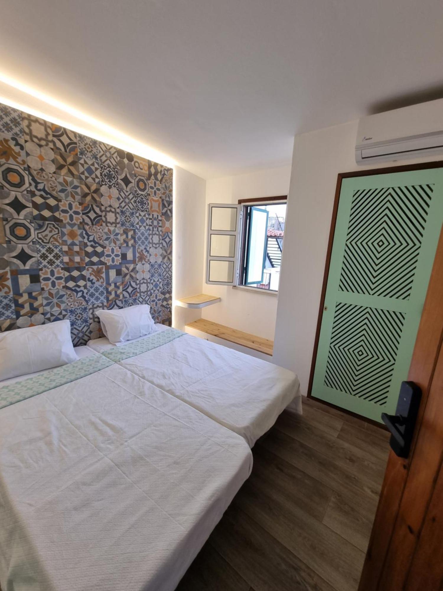 Wonder Charm Guesthouse Αλμπουφέιρα Δωμάτιο φωτογραφία